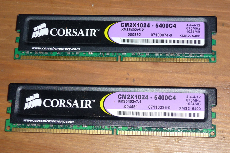  Corsair DDR2 667mhz 2*1 GB RAM 4x4x4x12 (70 TL)
