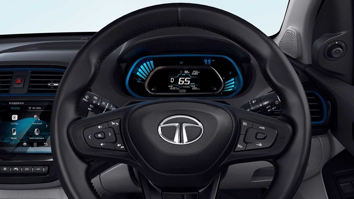 Tata Motors, uygun fiyatlı elektrikli otomobili Tiago EV'yi Hindistan'da satışa sundu
