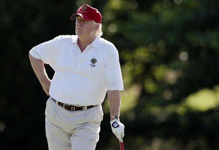 İklim değişikliğine 'sahtekarlık' diyen Donald Trump, golf sahasının sular altında kalmasını istemiyor