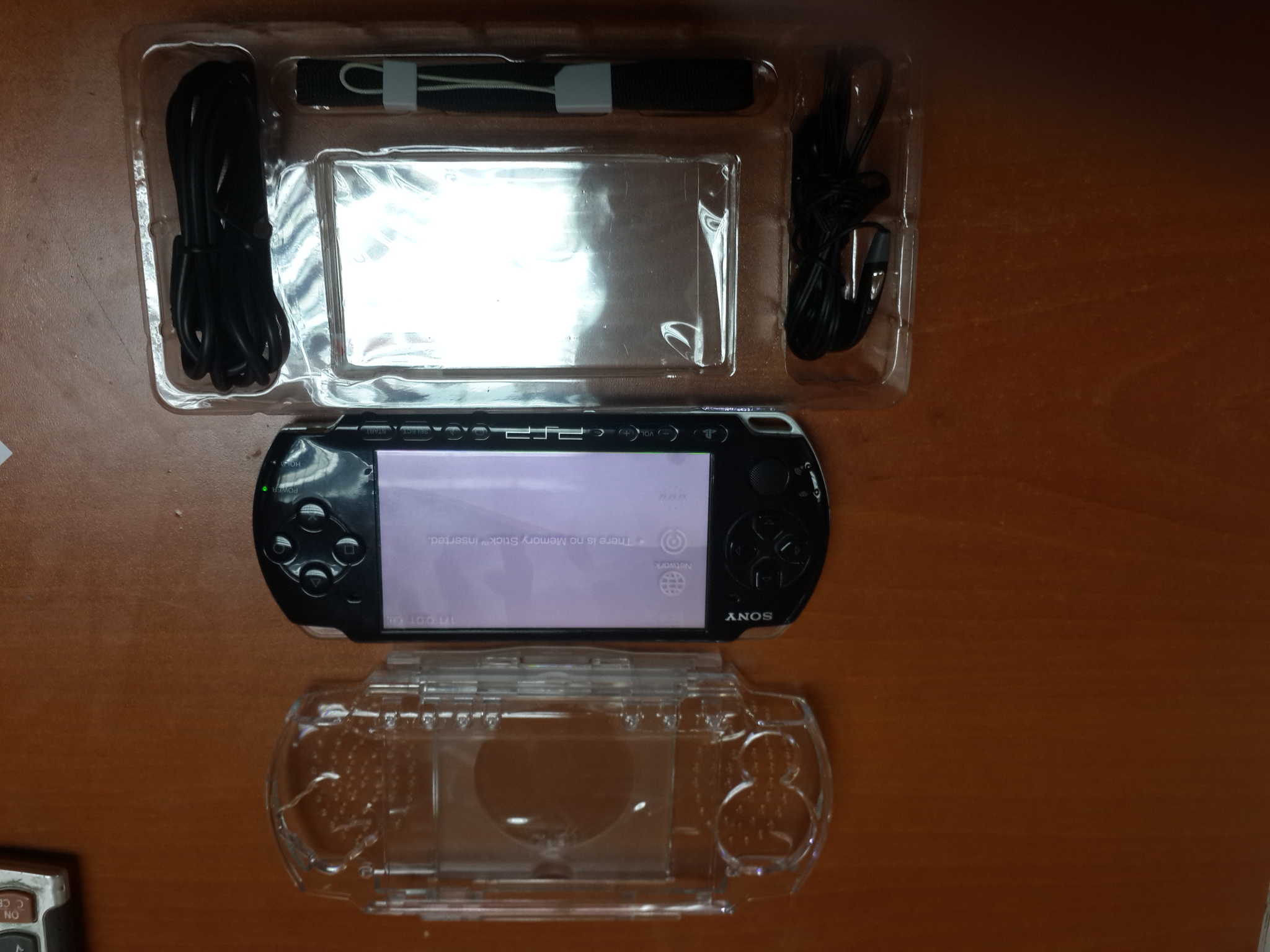  PSP 3004 + 8 GB+ OYUN+CRİSTAL KORUMA + USB+E.KORUMA