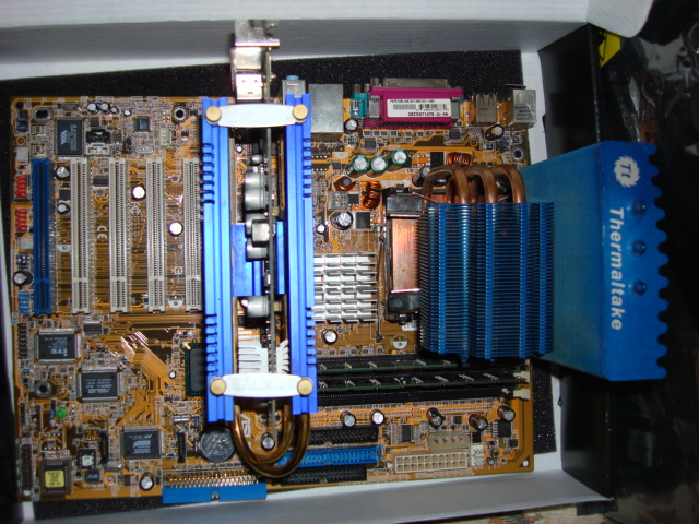  Satılık P4 2.4 işlemci, 2x512 Ram, 32mb. Mx440