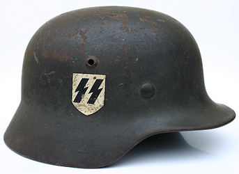  Fransız askerine Nazi miğferi