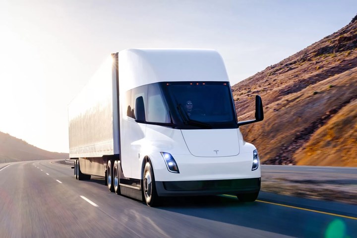 Tesla Semi hakkındaki gerçekleri bir de tır şoföründen dinleyin: Aptal bir araç!