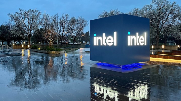 Intel’in veri merkezi CPU satışları tarihi bir çöküş yaşıyor