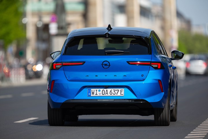 Opel Astra Elektrik Türkiye'de ön siparişe açıldı: Teslimatlar Eylül'de başlayacak