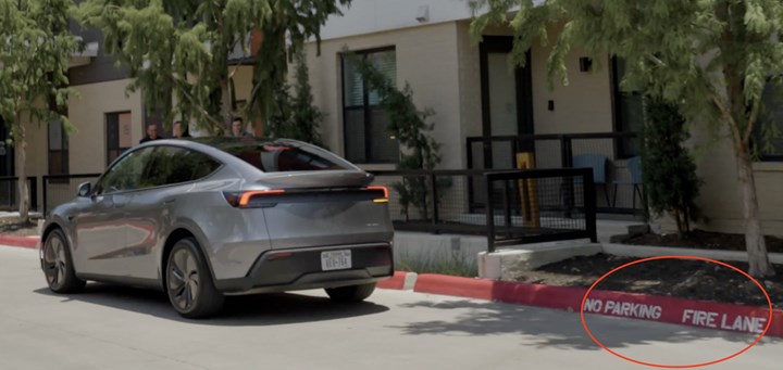 Tesla'nın fabrikadan müşteriye otonom araç teslimatındaki hata alay konusu oldu