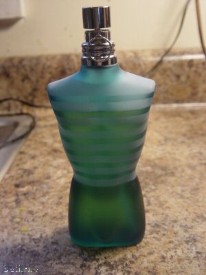  ::dünyanın en çok satan ve begenilen 10 erkek parfümü açıklandı: