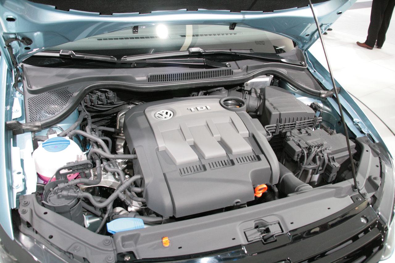 Volkswagen polo мотор. Volkswagen Polo 1.2 двигатель. Мотор Фольксваген поло 1,2. Моторный отсек поло седан 2014. Фольксваген поло 2016 двигатель.