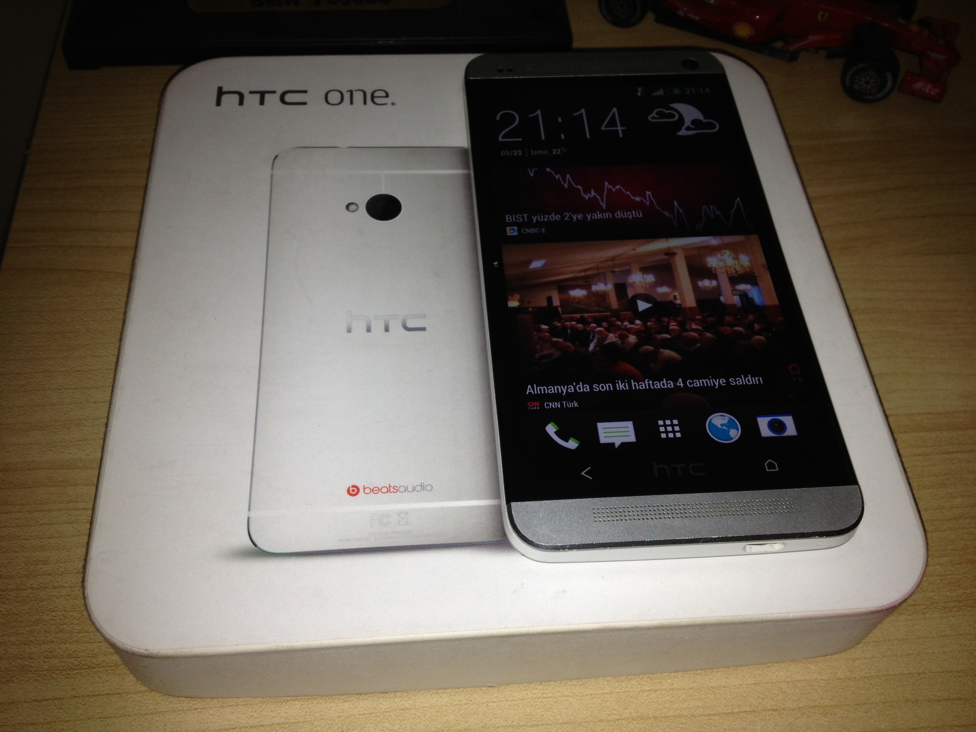  KAYITSIZ HTC ONE 32 GB  1300 TL SATILMIŞTIR!!!