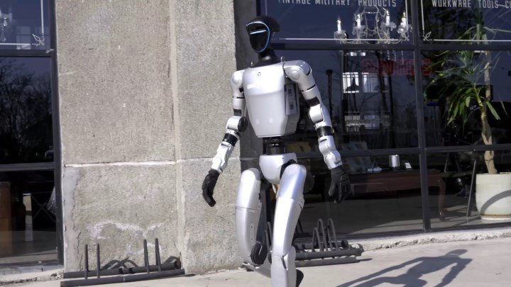 Fabrikada kontrolden çıkan insansı robot insanları tehlikeye attı