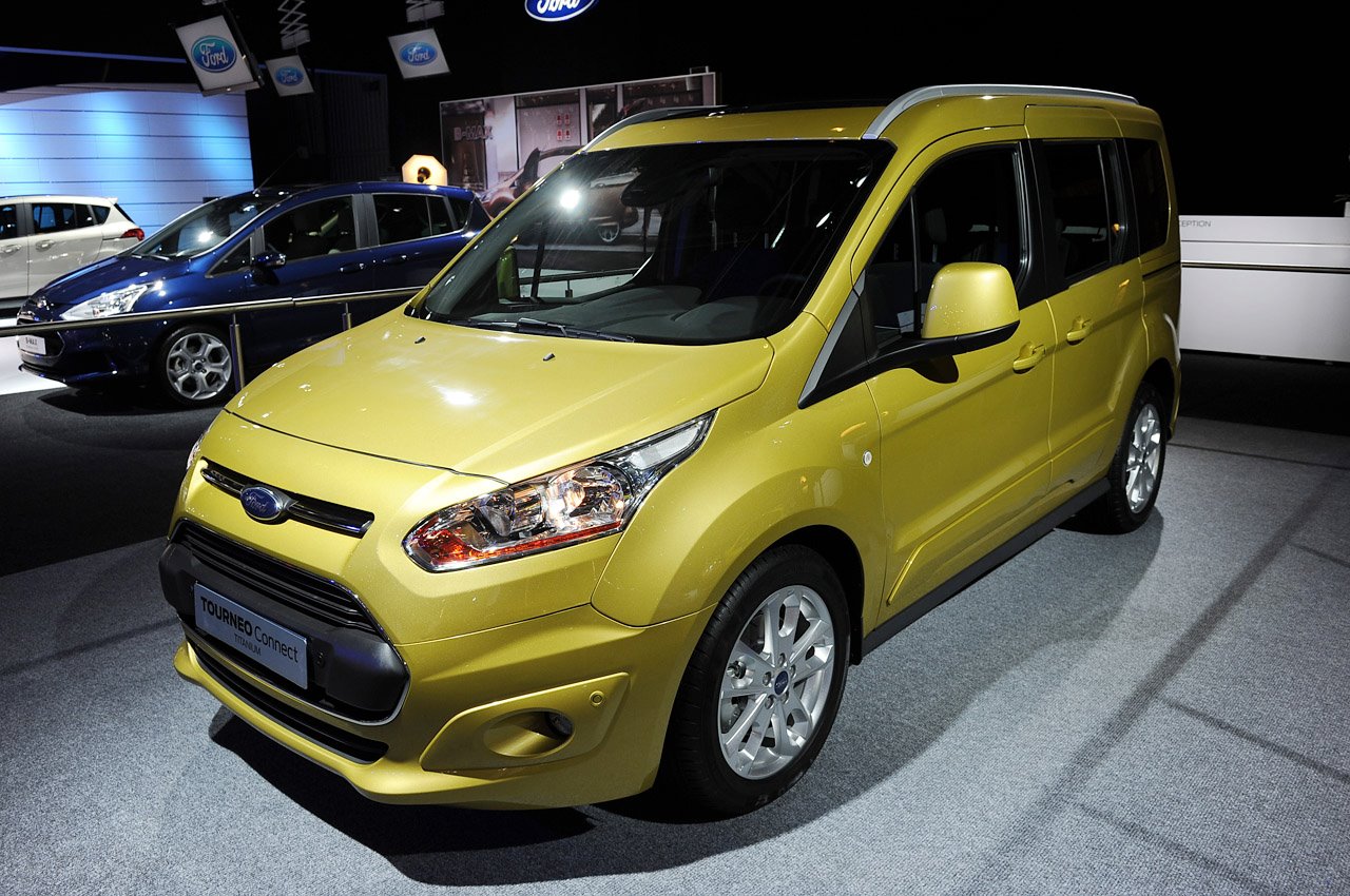  Yeni (2014) Ford Tourneo Courier.. önü olmamış bence