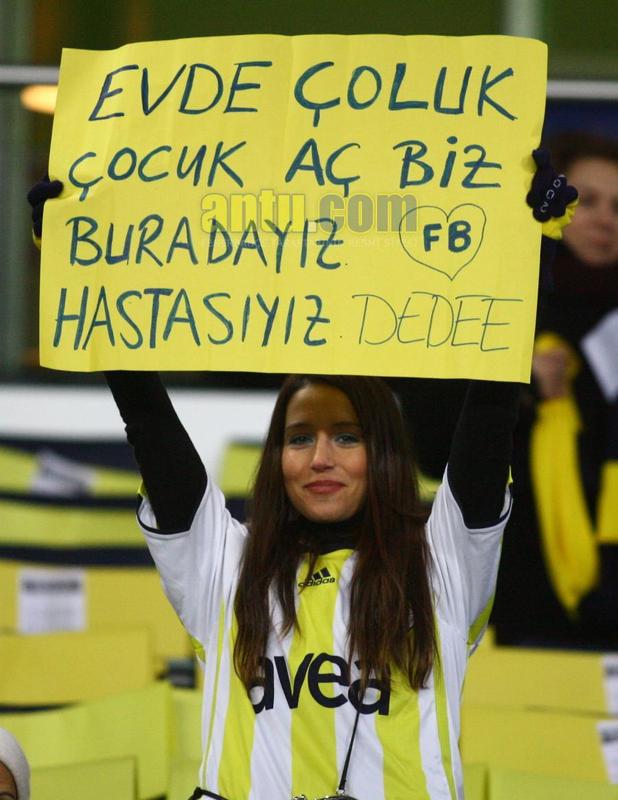  Sivasspor maçı sonrası ortaya çıkan , FB'li bayanın pankartı ve GS atkılı kız fotoğrafının aslı