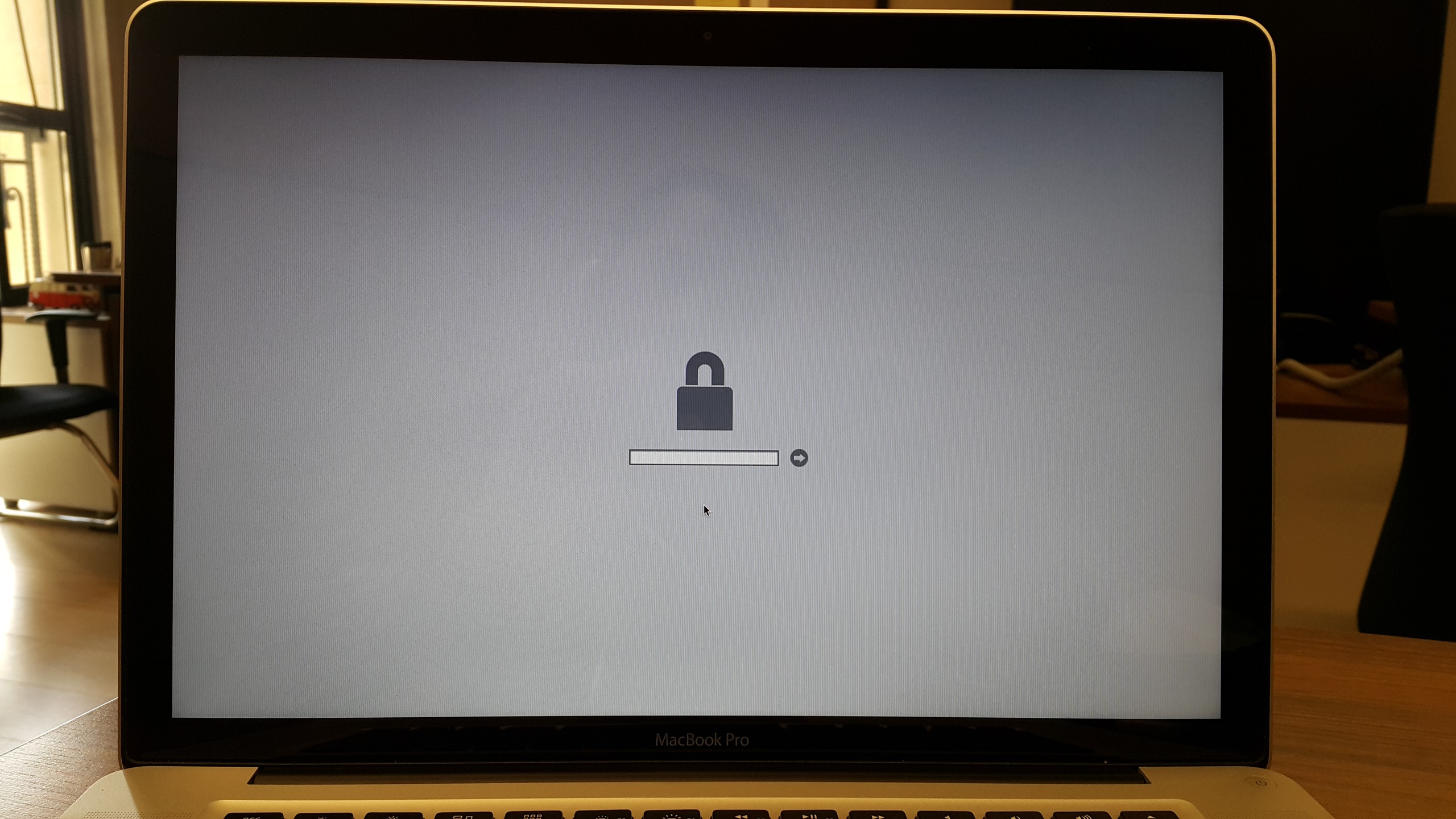  Macbook  Pro Admin şifresi
