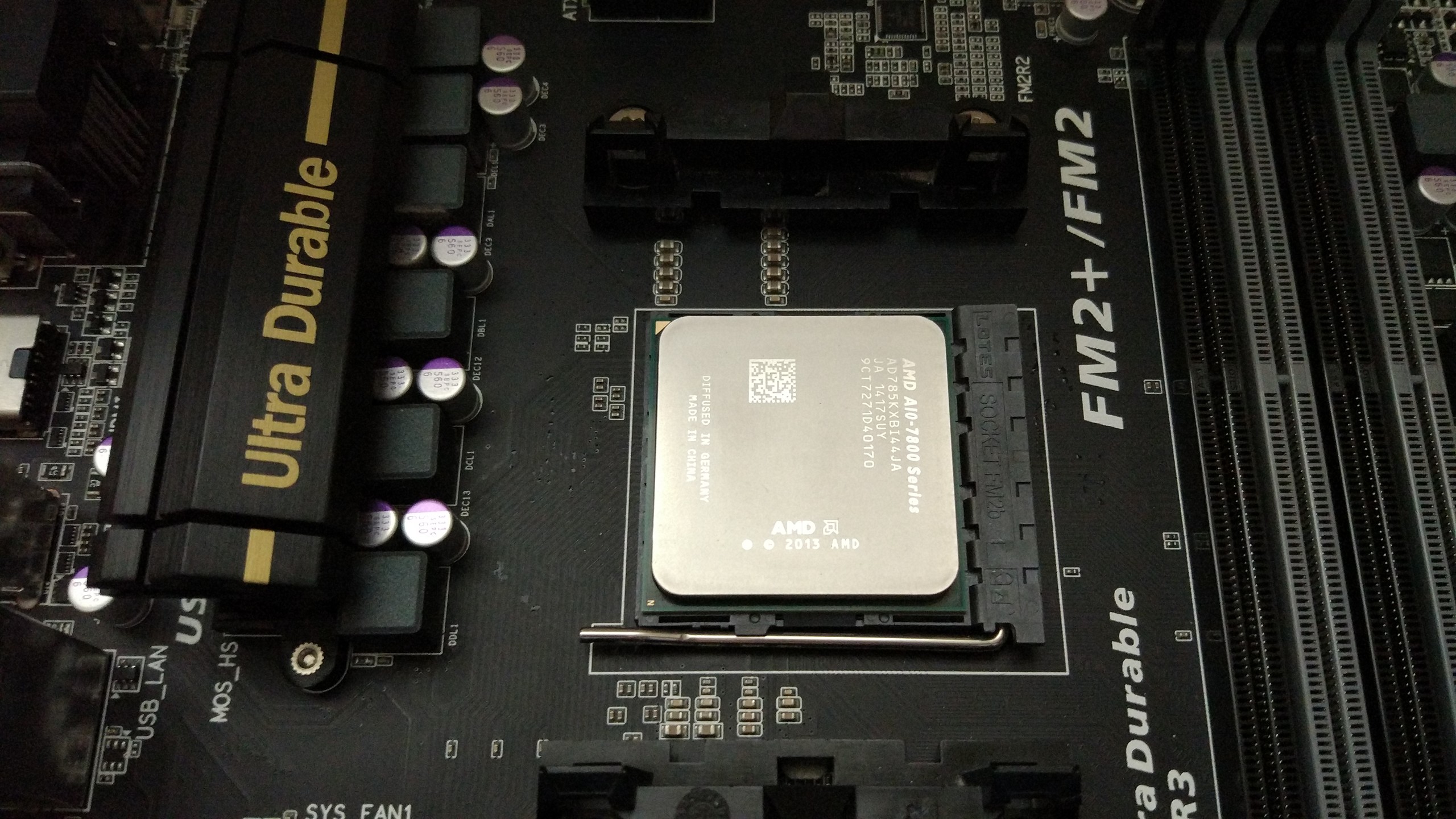 Satılık AMD A10-7850K 3.7GHz Soket FM2+ Quad-Core İşlemci + R7 GPU