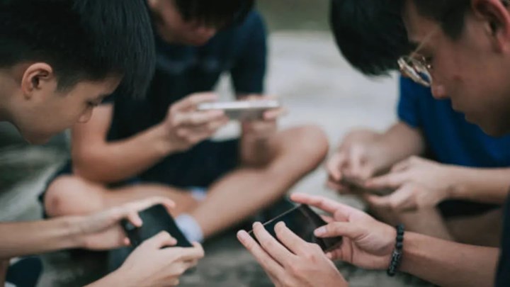 Hint köyünde 18 yaşından küçük çocukların akıllı telefon kullanması yasaklandı