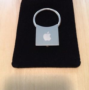  Apple Logolu Anahtarlık ?