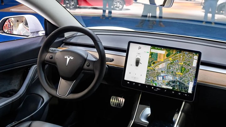 Tesla'nın Tam Otonom Sürüş yazılımı FSD 12, yakında geliyor: Çalışanlara test için dağıtıldı