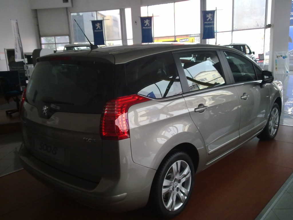  Peugeot 5008