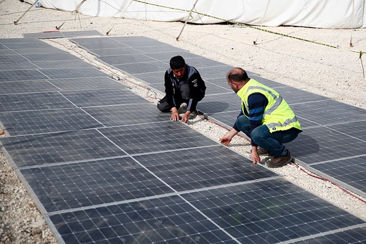 ASPİLSAN Enerji, güneş panelleriyle çadırlara enerji sağlıyor