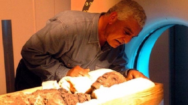 Mısır Firavunu Tutankhamon'un mezarının ilk keşfedildiği zamanki fotoğrafları(Renkli)