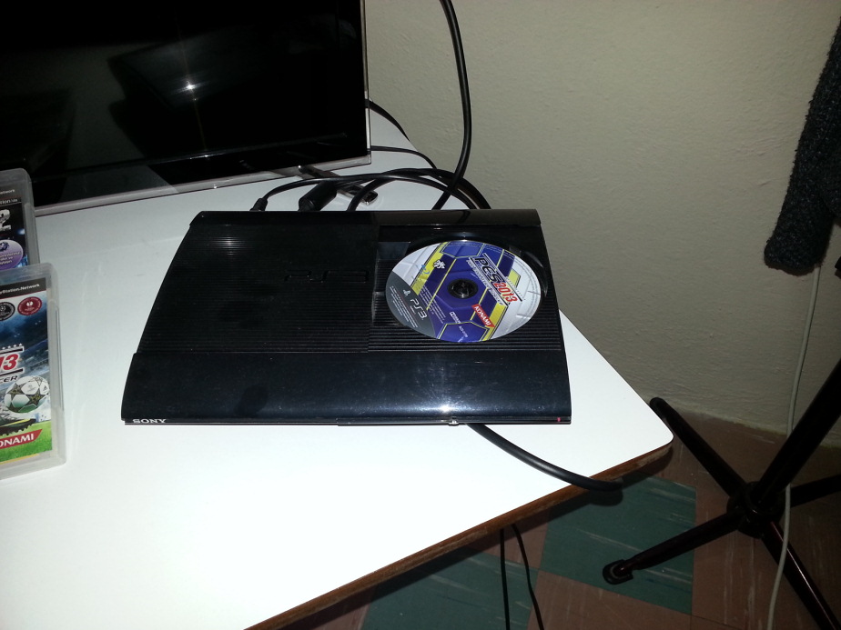  SATILIK ORJİNAL PS3 500 GB Slim + 2 adet kol +5 adet orjinal oyun + 32' LCD