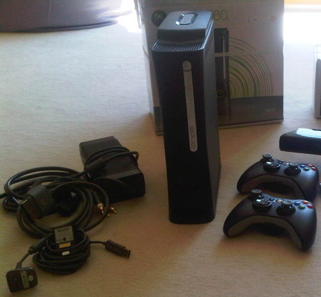  XBOX 360 ELITE 120GB(2CONTROLLER+BEDAVA ORJİNAL OYUNLAR)