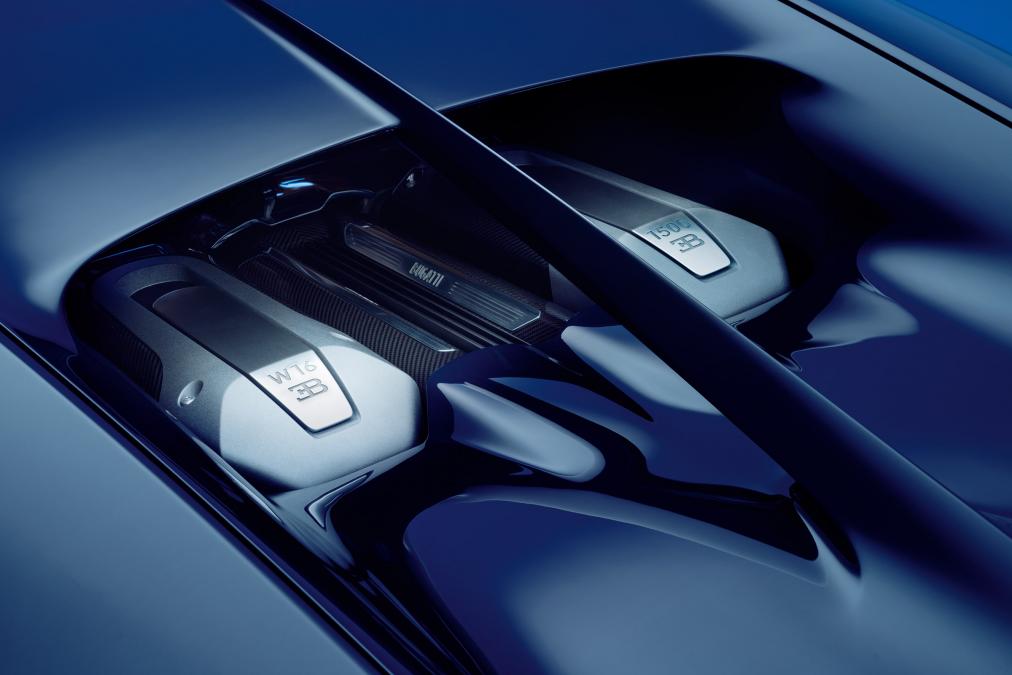  BUGATTI CHIRON TANITILDI