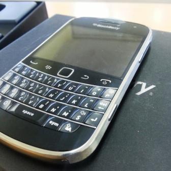  9900 BOLD BLACKBERRY