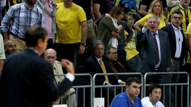  Obradovic'in Yüzüne Ayran Gelmesi