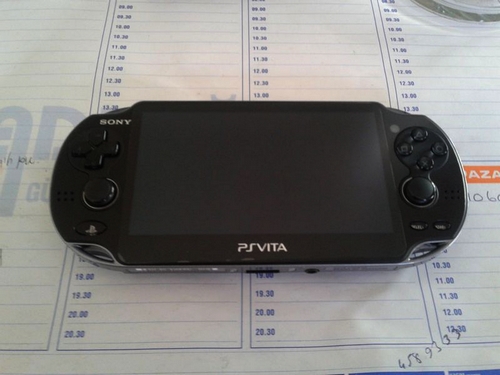  450 TL - Ps Vita(Garantili) + Oyunlar(Fifa 13,Cod,Tekken, Vb...) + 20 Gb Hafıza Kartı (16+4)