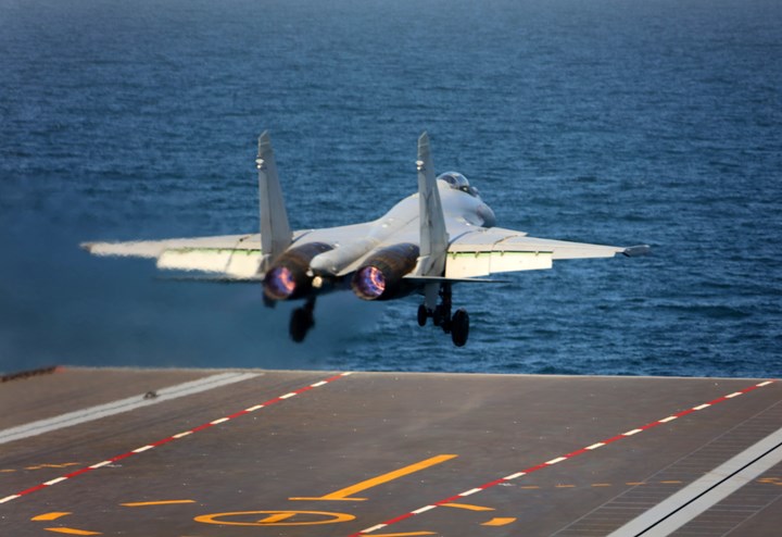 Sadece ABD’de vardı: Çin, uçak gemisinde EMALS ile ilk uçuş testini yaptı