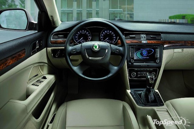  Renault Latitude Türkiye testleri başladı ve fiyatı belli oldu:54.100 tl