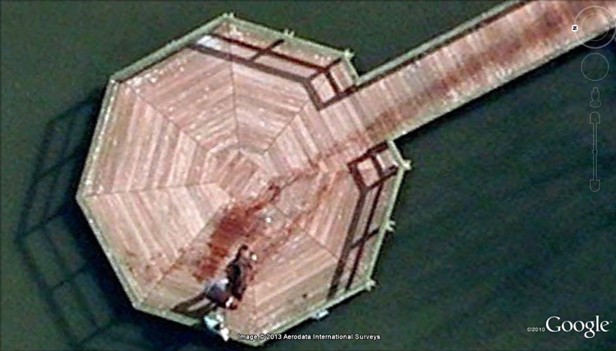  GOOGLE EARTH, İSKELEDEKİ KAN İZLERİ???? (SS)