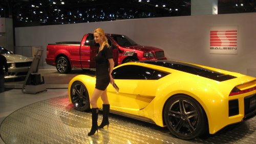 Autoshow Fuarı için 1.70 ve üzeri bayanlar aranıyor (dolgun ücret)