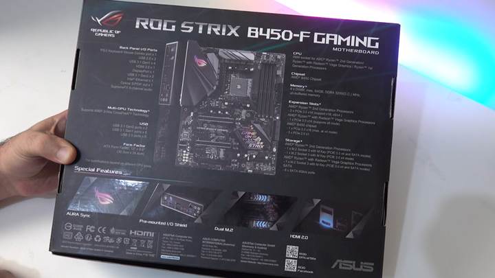 ASUS Rog Strix B450F Gaming Anakart Kutu Açılımı