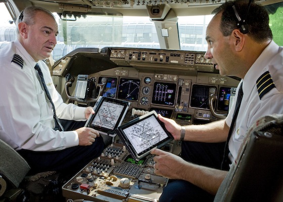 United Airlines 11,000 iPad cihazını pilotlara elektronik uçuş çantası olarak dağıtacak  