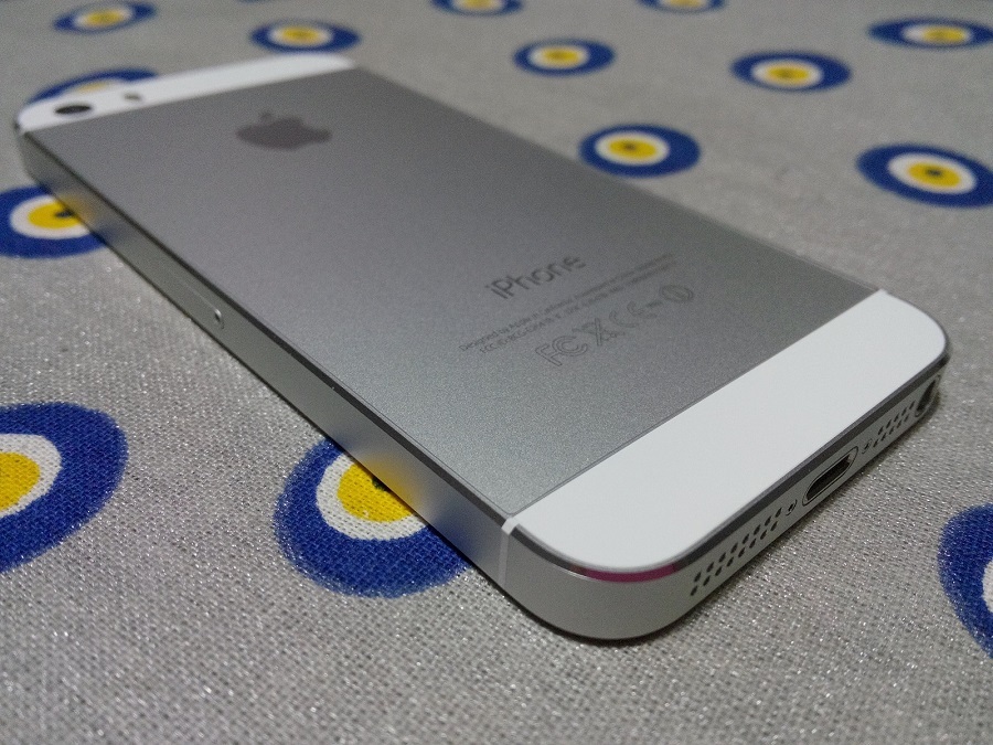  SATILDI - iPhone 5S Gümüş Beyaz 16GB - Sıfır Kullanılmamış