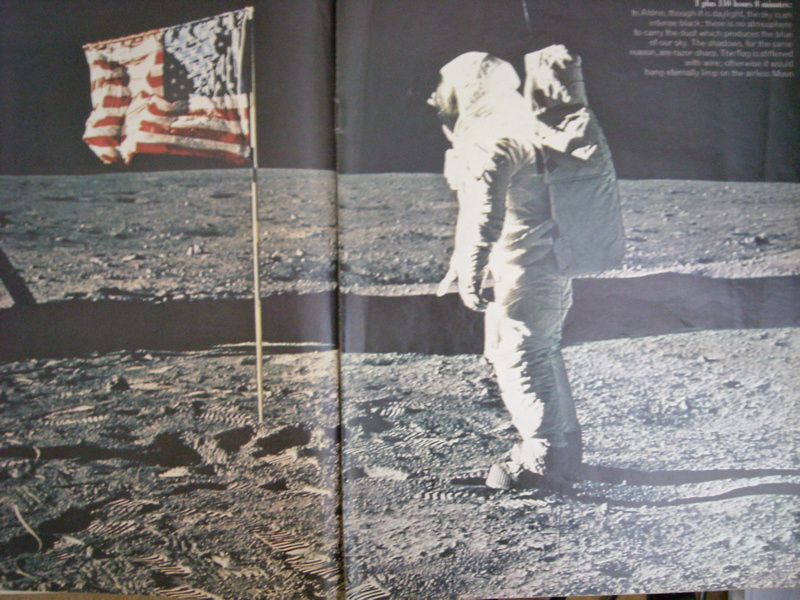  Neil Armstrong  Ay'a ilk giden kişi Degil !!!