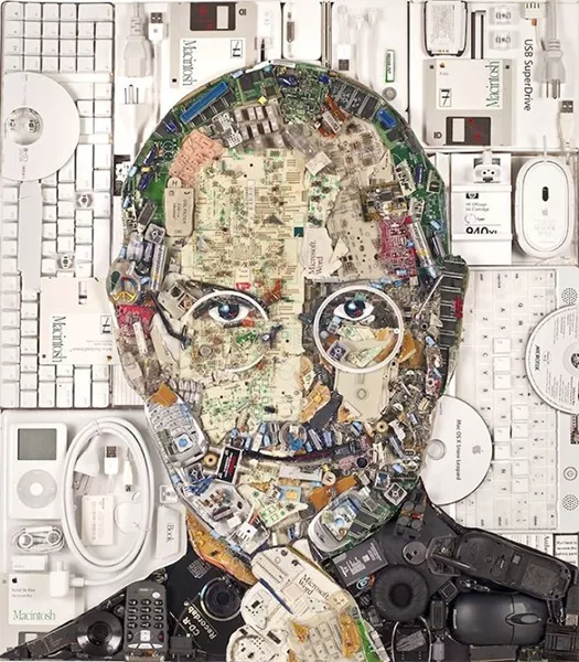  Elektronik atıklardan oluşan Steve Jobs portresi