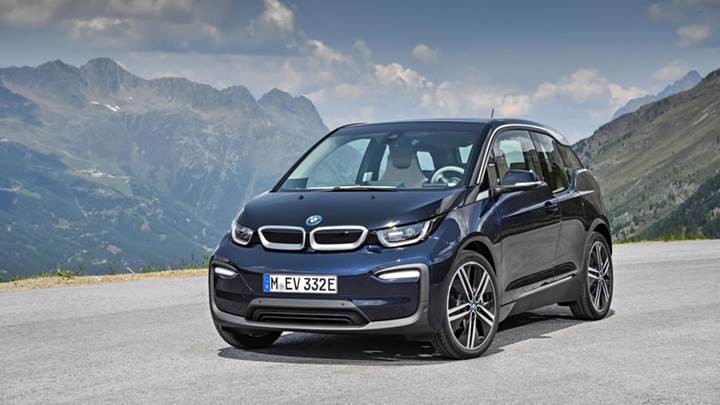 Makyajlanan BMW i3, performans odaklı yeni modelle geldi