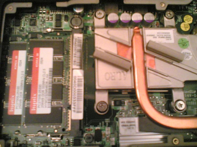  açılmış laptop resmi