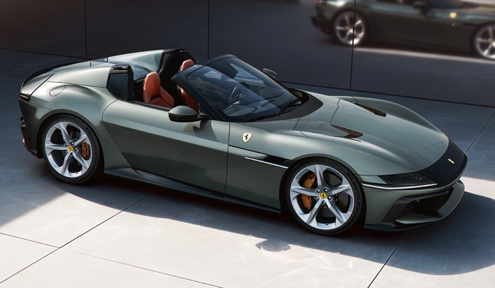 Ferrari, V12 motorlu yeni amiral gemisi süper otomobilini tanıttı