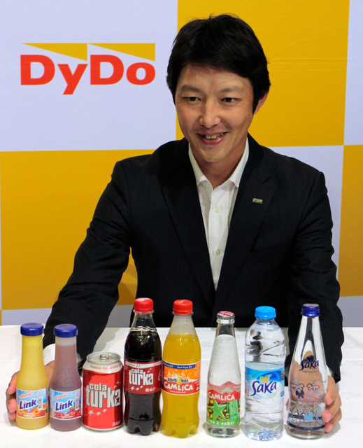  Japon devi kola işine el atıyor '' Cola turka ''