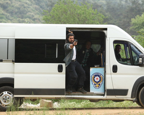  Ailem seni evden beyaz gömlekle aldırcaz diye tehdit ediyo