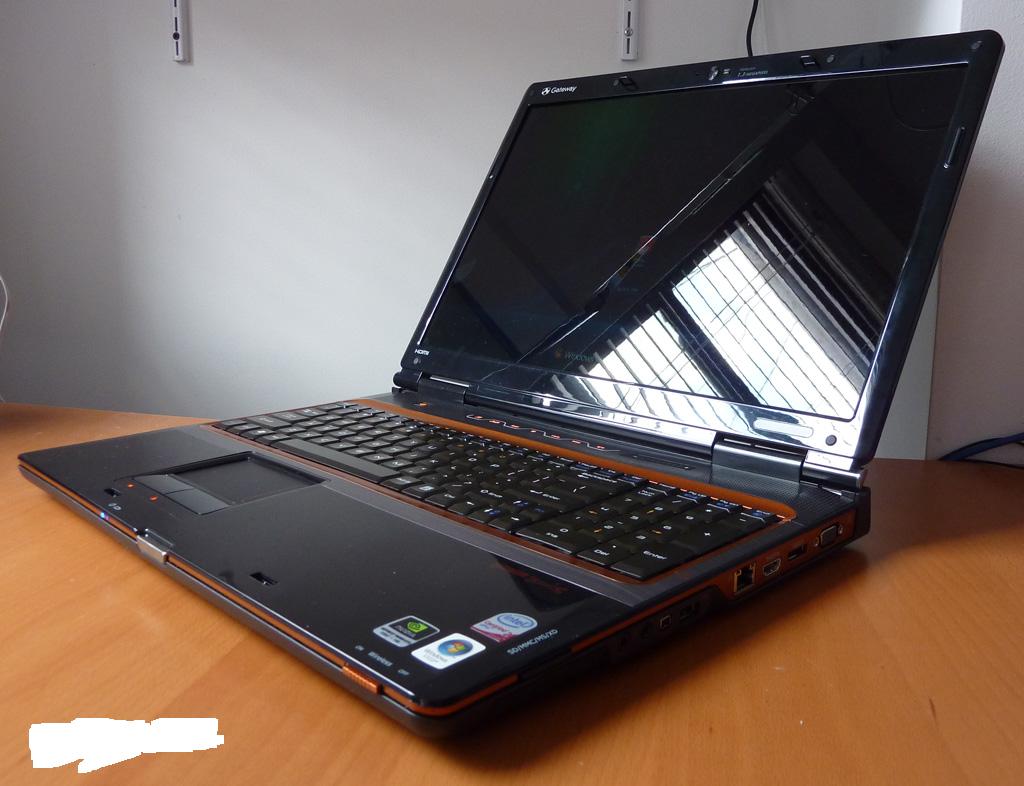  LAPTOP-----------------------PERFORMANS VE OYUN CANAVARI-2 GB EKRAN KARTI 9800 M GTS-P 8400-4 GB RAM
