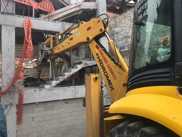 Türkiyenin simgelerinden biri olan Peri bacaları inşaatlar yüzünden yok oluyor