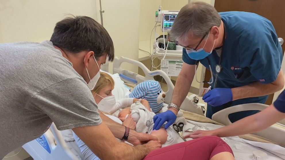 7 aylık bebege covid aşısı vuruldu! ABC News