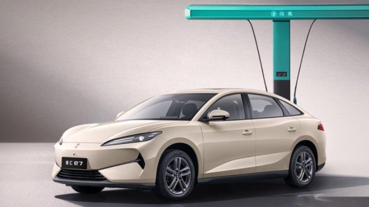 BYD'den 10 dakikada şarj olan elektrikli taksi: Linghui e7