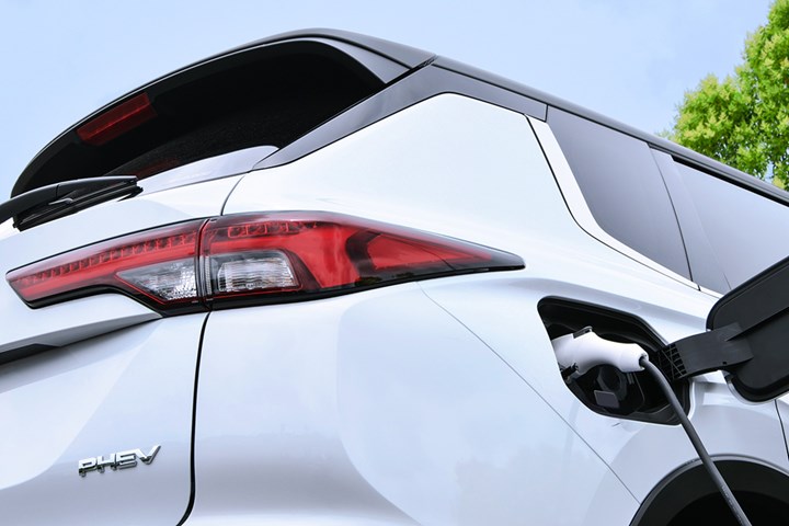 Yeni Mitsubishi Outlander PHEV tanıtıldı: İşte tasarımı ve özellikleri