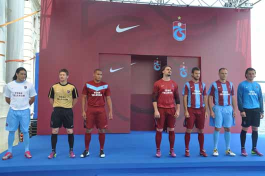  2011-2012 formaları tanıtıldı. tek kelimeyle, çok kötü...